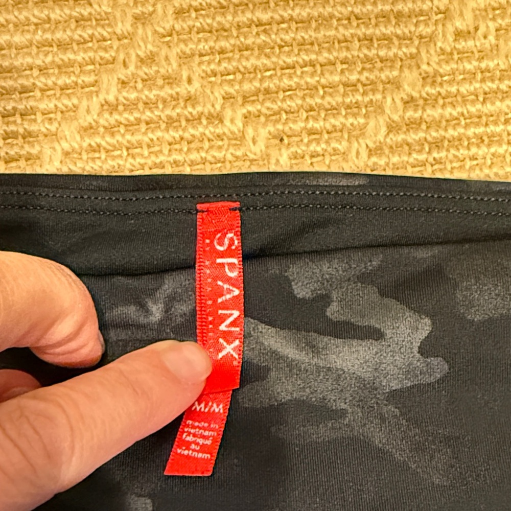 SPANX Black Camouflage Leggings size M - Picture 2 of 8
